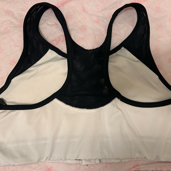 Various Styles of Bras - Picture 5 of 16